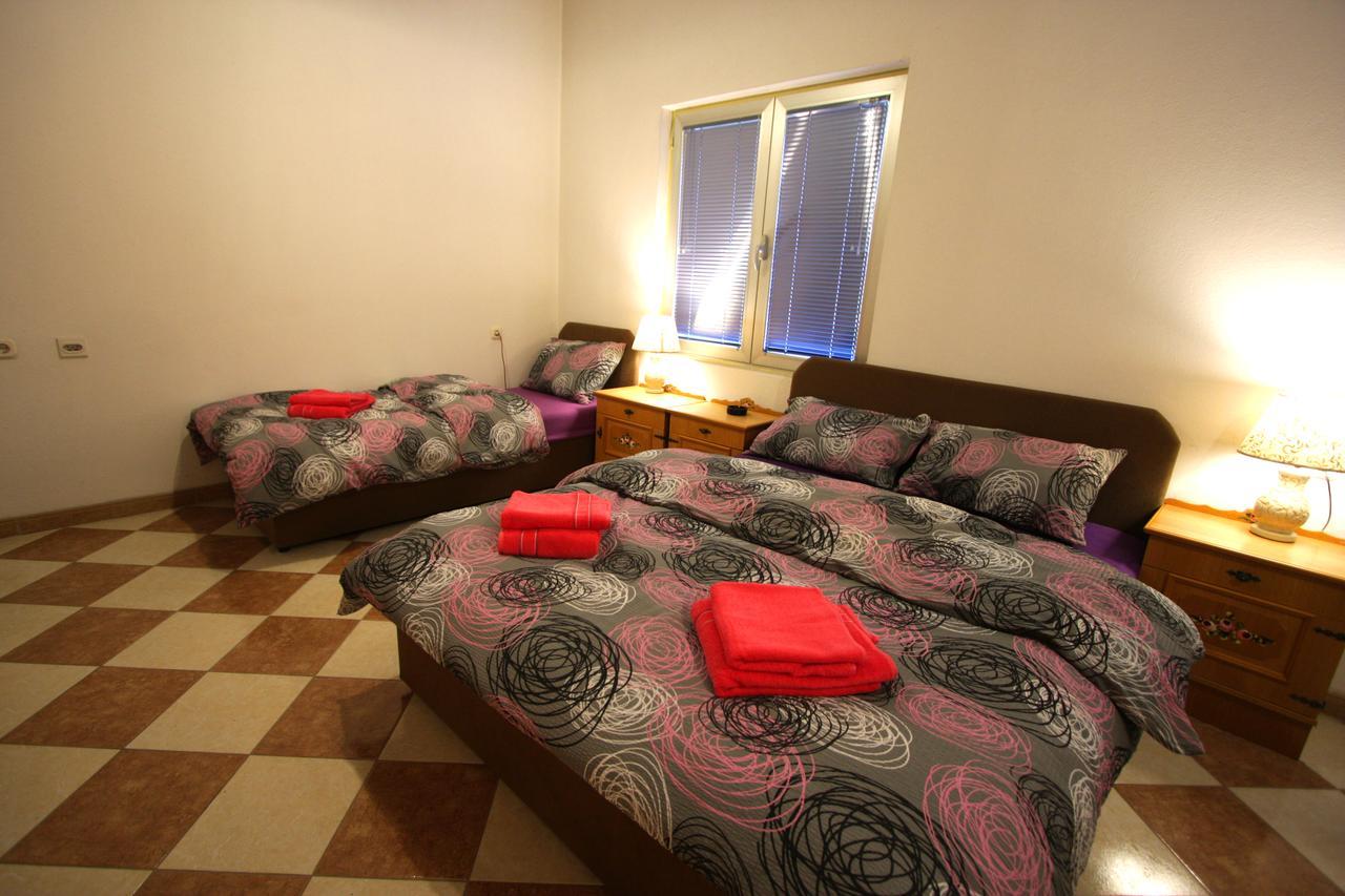 Hostel Topić Banja Luka Exterior foto